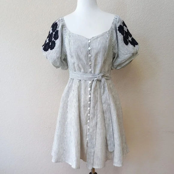 Elegant Off-Shoulder Striped Dress - Picture 8 of 16